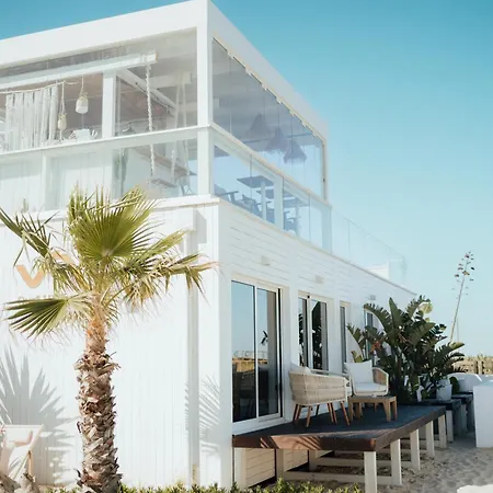 We Surf House 3*