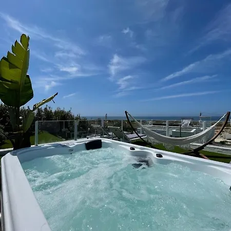 We Surf House Bed & Breakfast