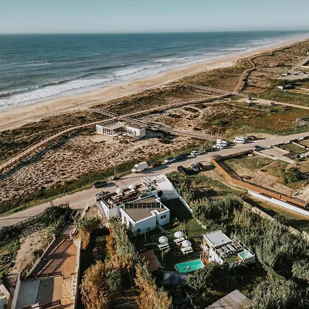 We Surf House Bed & Breakfast *