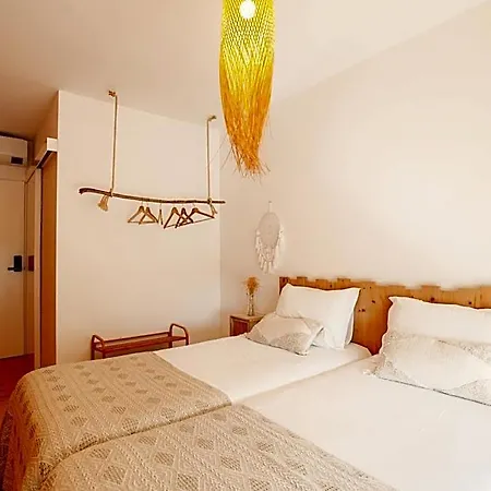 We Surf House 3*